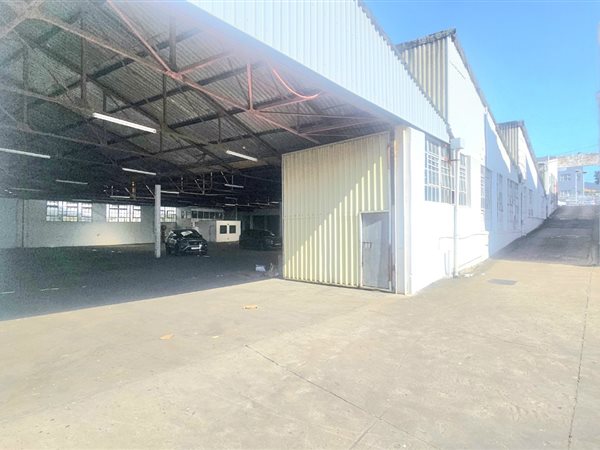 1 727.8 m² Commercial space 1 727.8 m² Commercial space