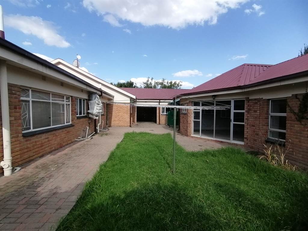 4 Bed House in Ficksburg photo number 20