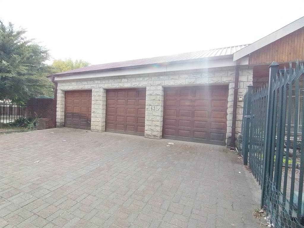 4 Bed House in Ficksburg photo number 5