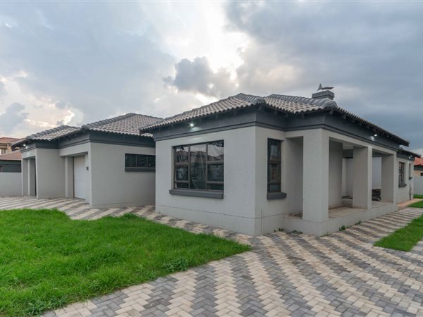 4 Bedroom House 4 Bedroom House