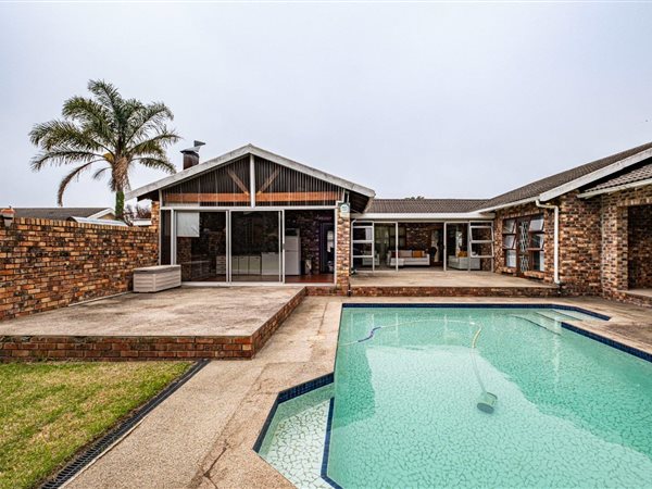 4 Bedroom House 4 Bedroom House