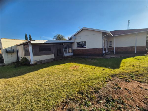 4 Bedroom House 4 Bedroom House