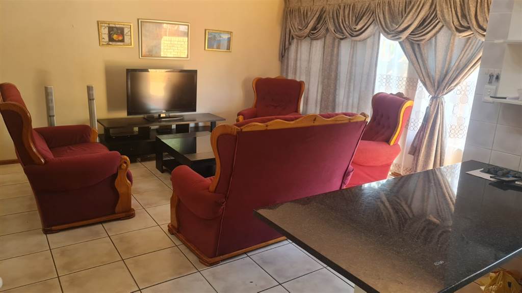 3 Bed Townhouse in Protea Park photo number 6