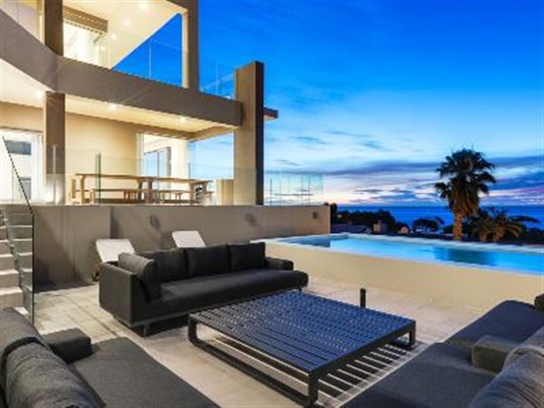 9 Bed House in Camps Bay