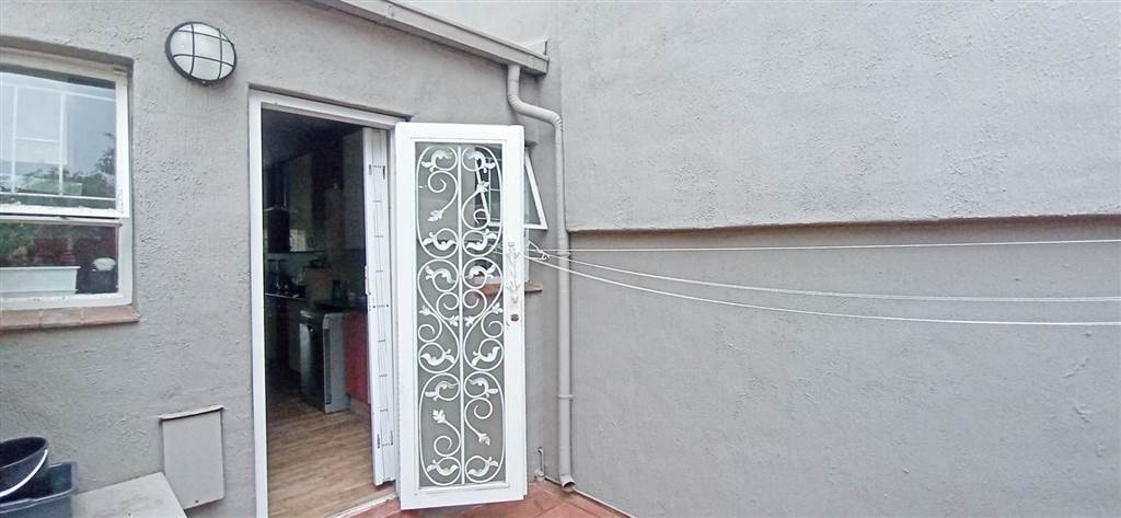 2 Bed Townhouse in Waterkloof Glen photo number 24