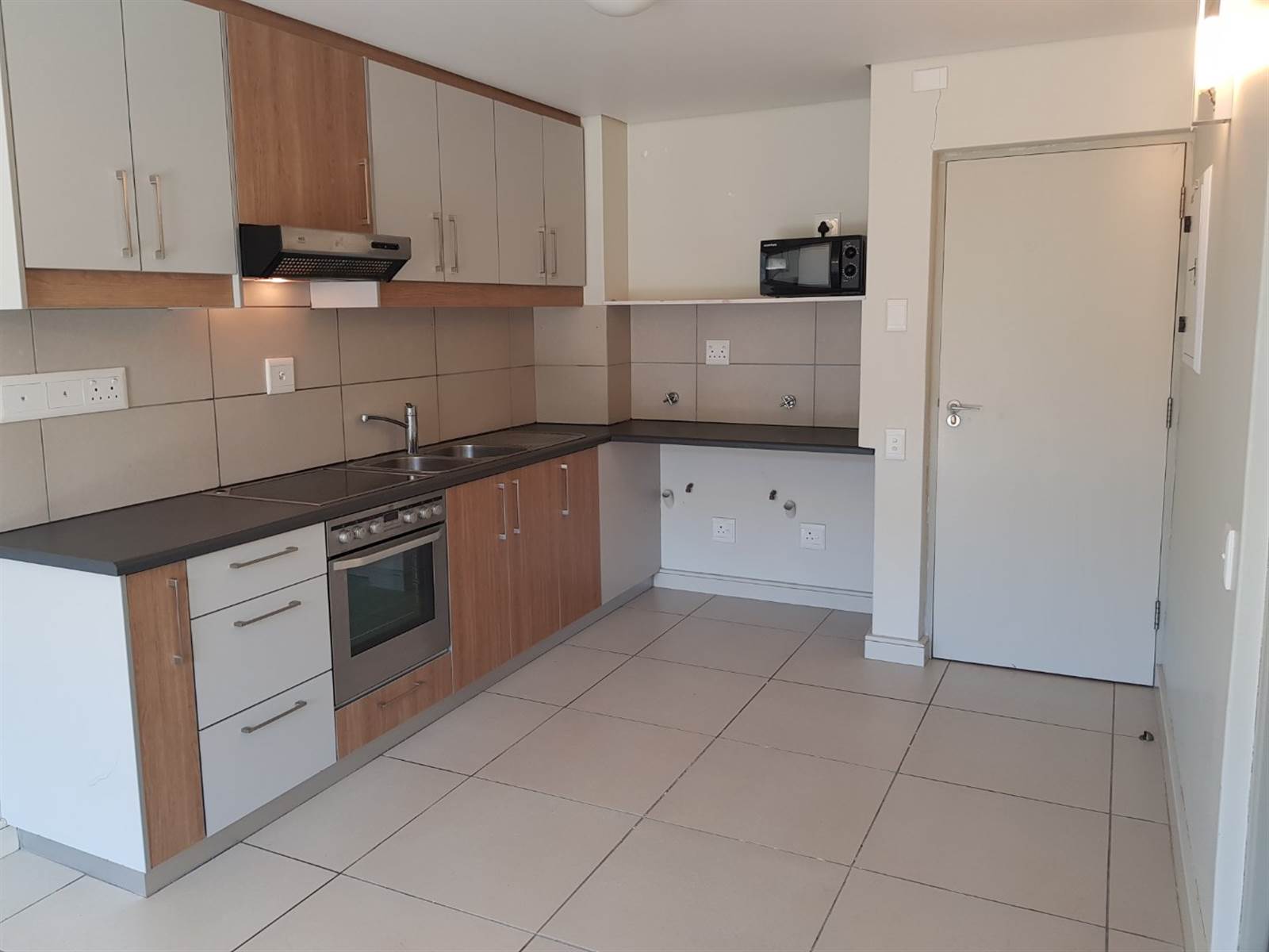 1 Bed Flat in Herolds Bay photo number 4