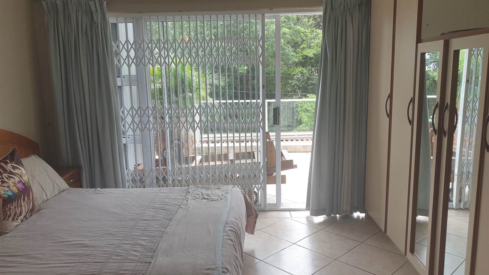 4 Bed Apartment in Shelly Beach photo number 12