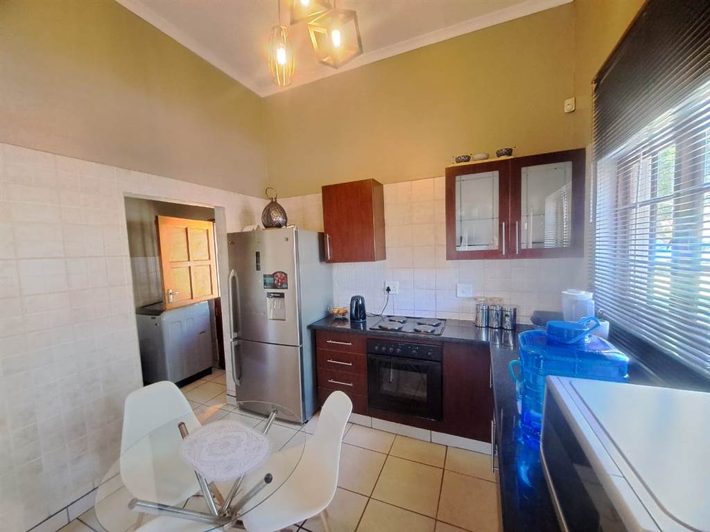 2 Bed Townhouse in Waterval East photo number 9