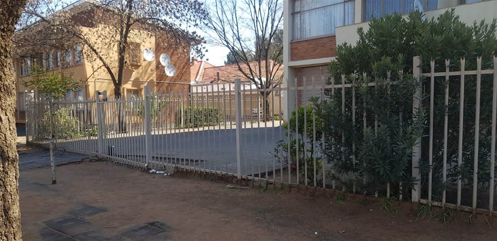 1 Bed Apartment in Bloemfontein photo number 1