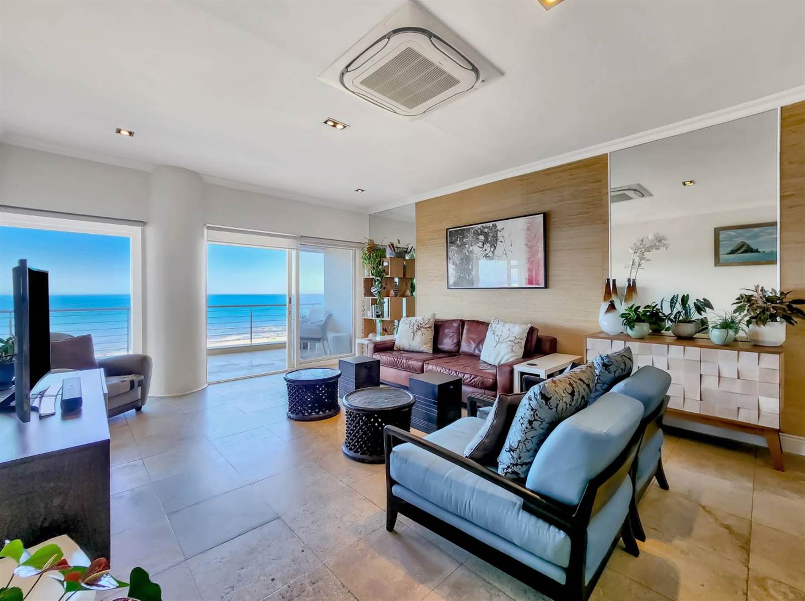 3 Bed Apartment in Mouille Point photo number 3