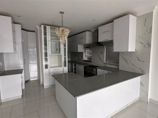 3 Bedroom Townhouse 3 Bedroom Townhouse