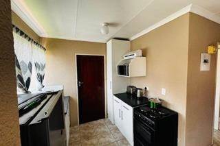 2 Bed Townhouse in Ormonde photo number 3