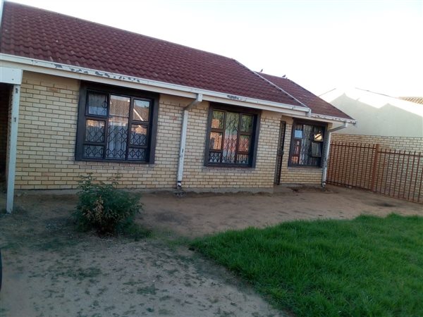 3 Bed House in Thabong