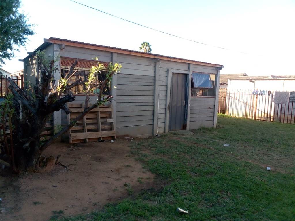 3 Bed House in Thabong photo number 5