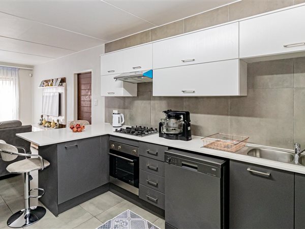 3 Bedroom Townhouse 3 Bedroom Townhouse