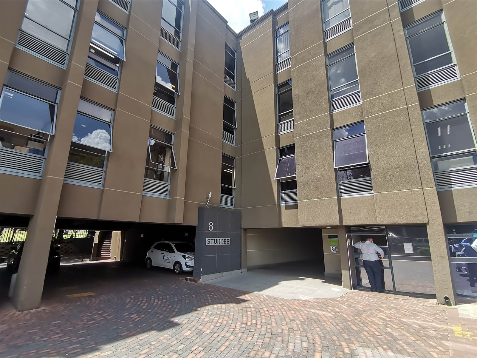 88  m² Commercial space in Rosebank photo number 2