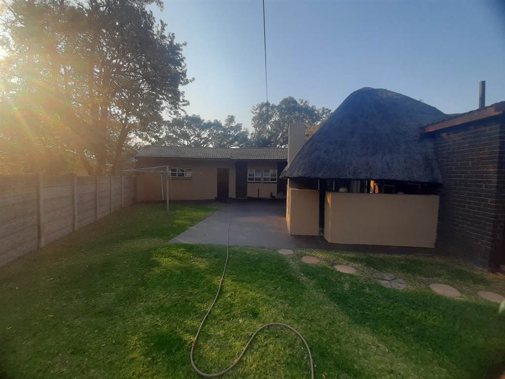 4 Bed House in Protea Park photo number 6