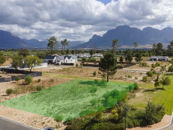 750 m² Land available in Pearl Valley