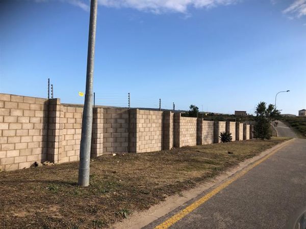 1400 m² Land available in Mossel Bay Central