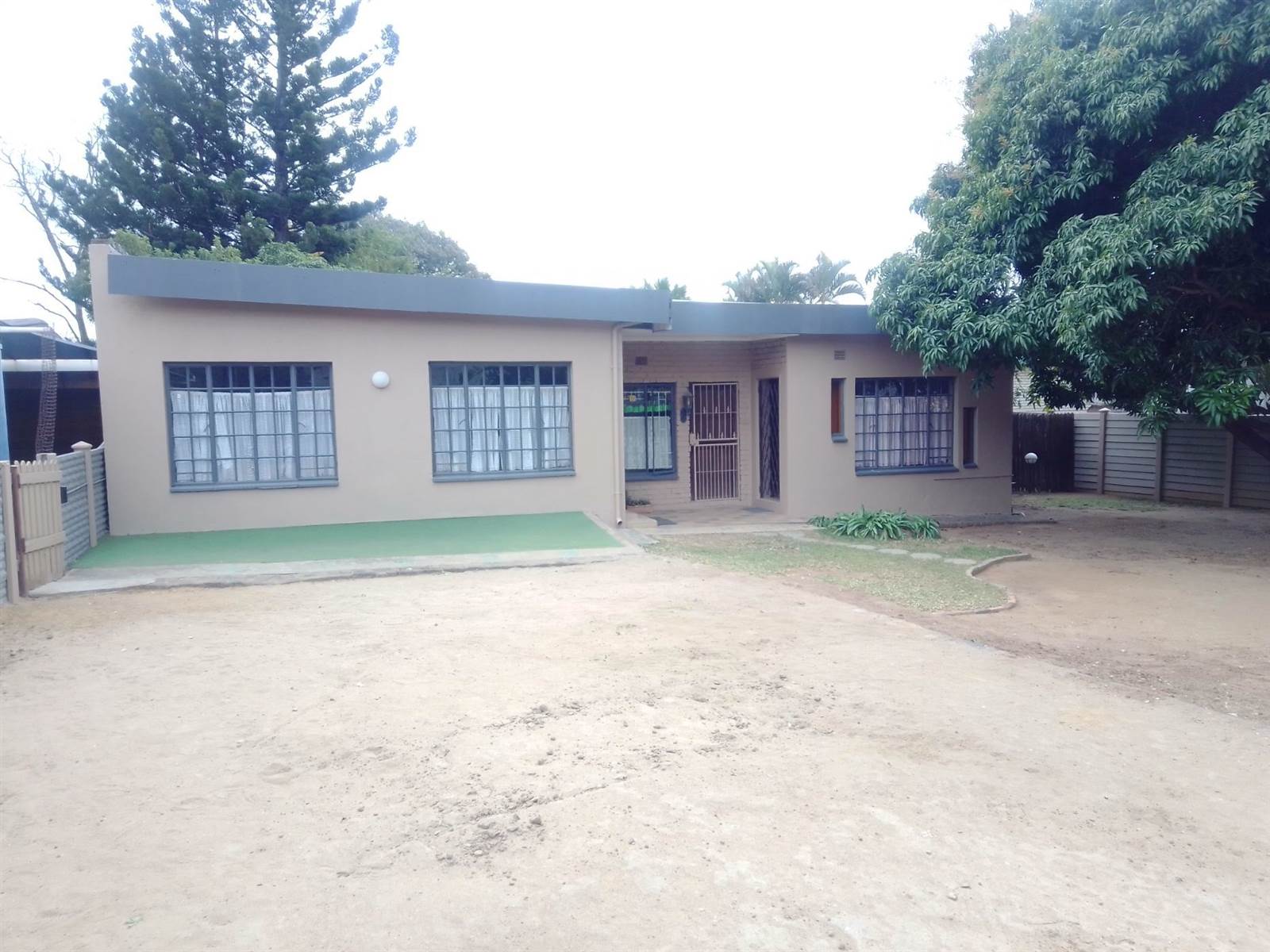 4 Bed House in Rustenburg photo number 1