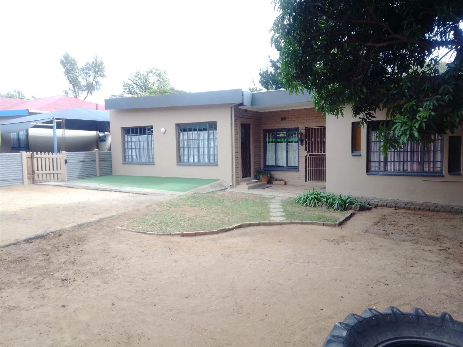 4 Bed House in Rustenburg photo number 2