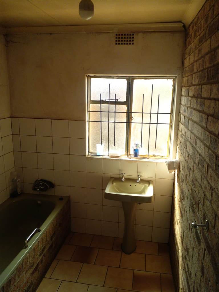 3 Bed House in Sebokeng Zone 7 photo number 12