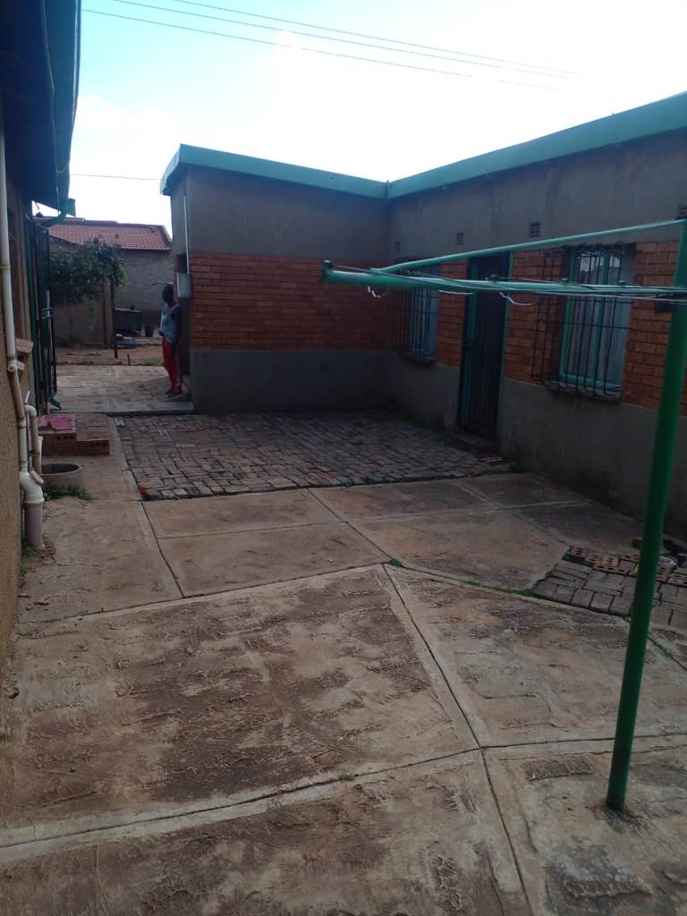 3 Bed House in Sebokeng Zone 7 photo number 15