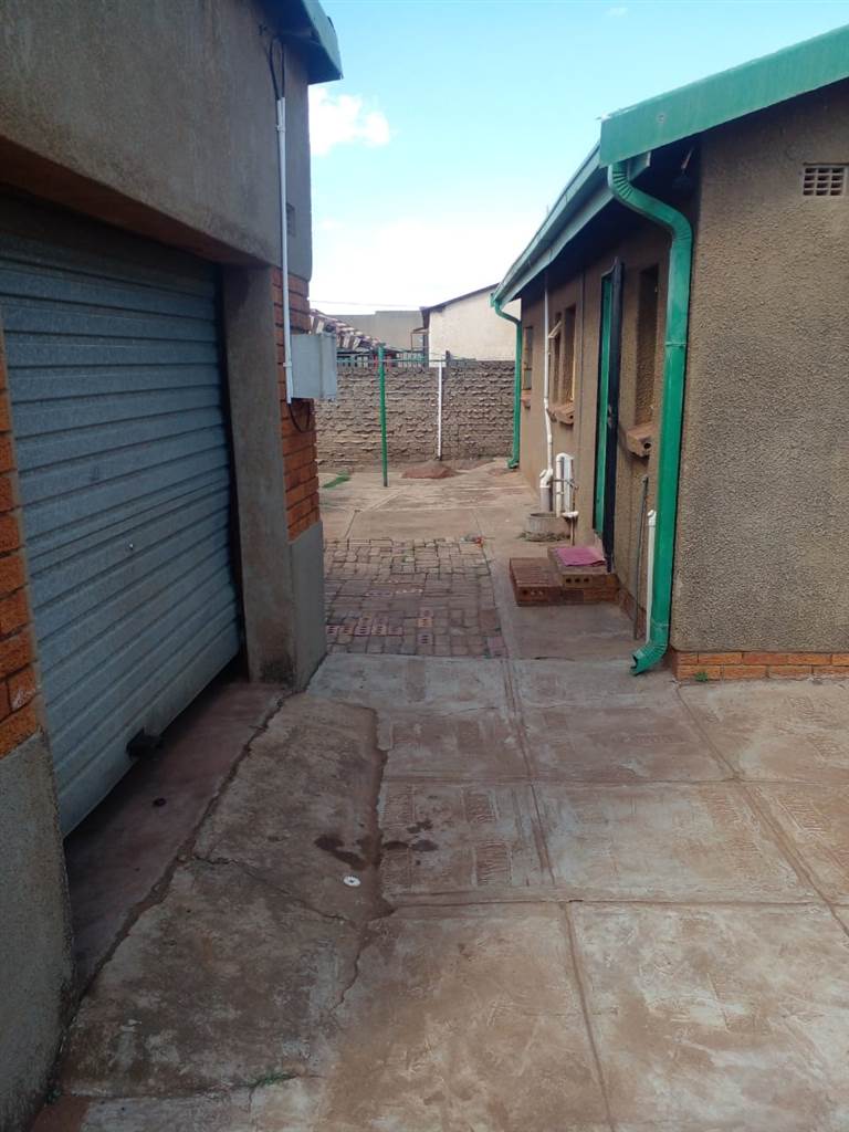 3 Bed House in Sebokeng Zone 7 photo number 14