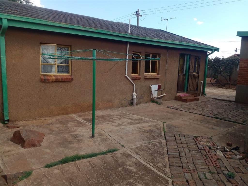 3 Bed House in Sebokeng Zone 7 photo number 2