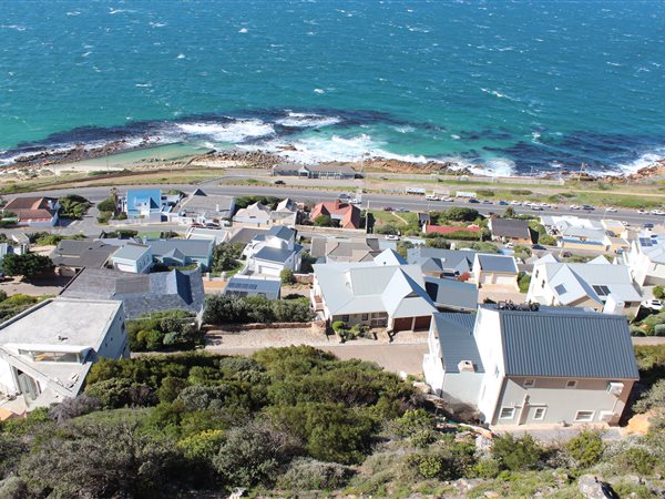 748 m² Land available in Simons Town
