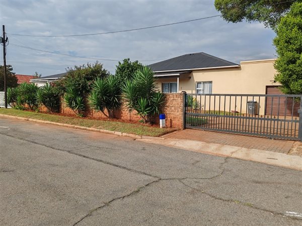 3 Bedroom House 3 Bedroom House