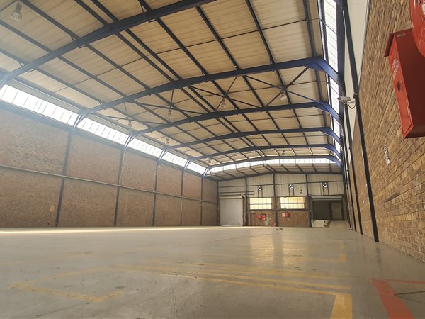 5 700  m² Industrial space