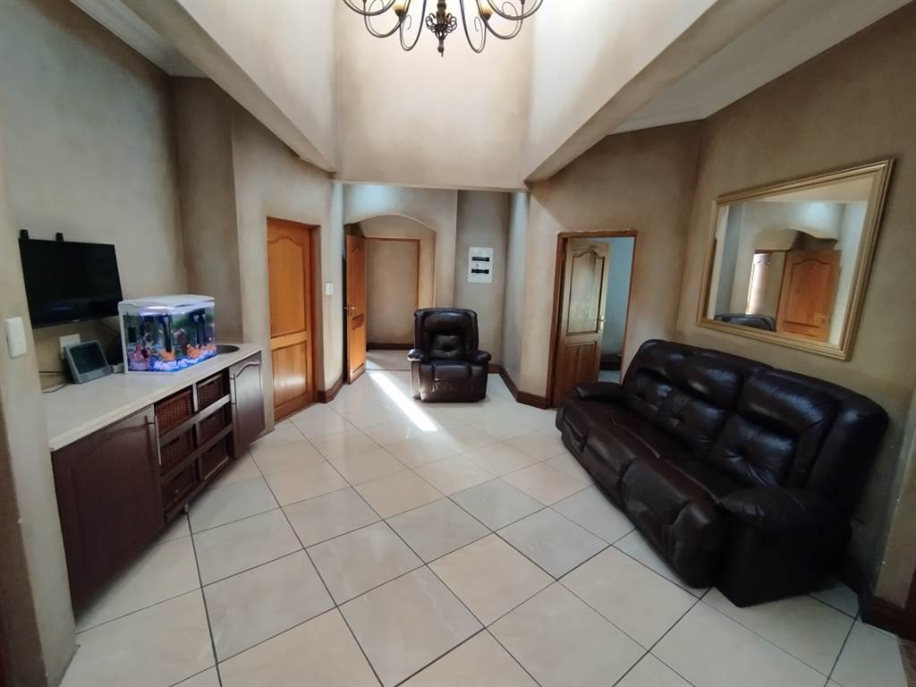 4 Bed House in Randjesfontein photo number 15