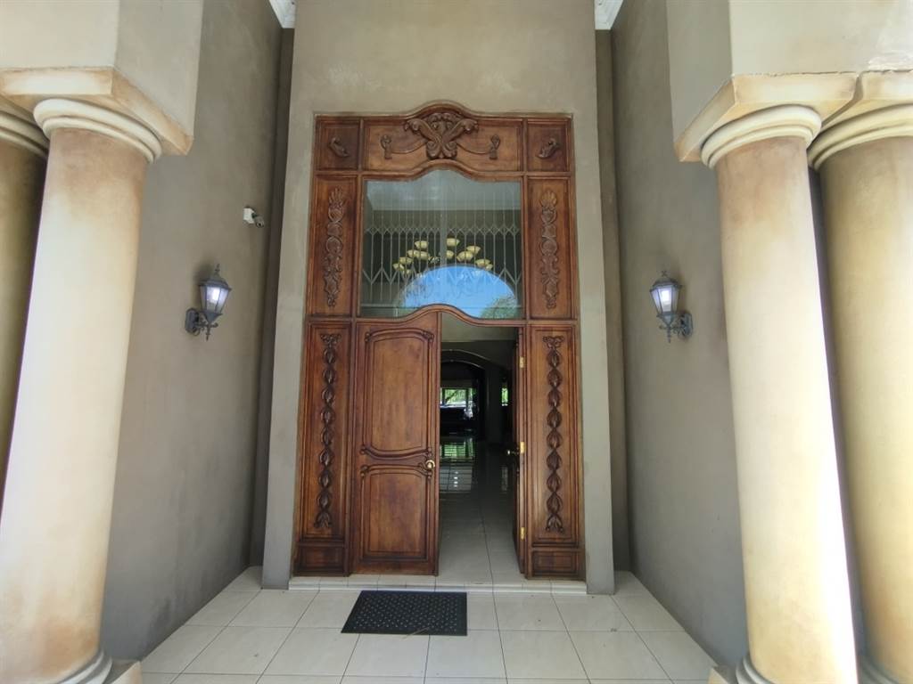 4 Bed House in Randjesfontein photo number 3