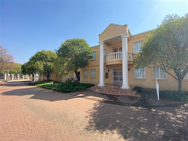 360  m² Commercial space in Witbank Central