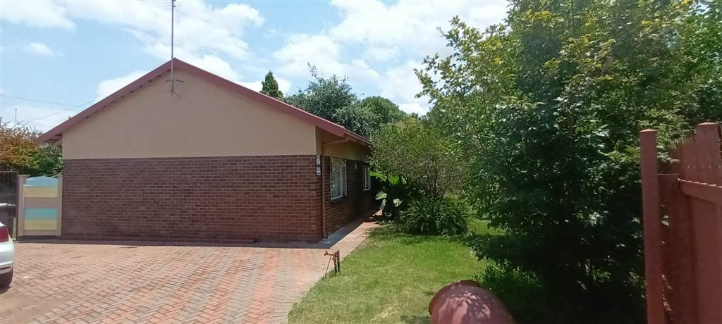 3 Bed House in Stilfontein photo number 1