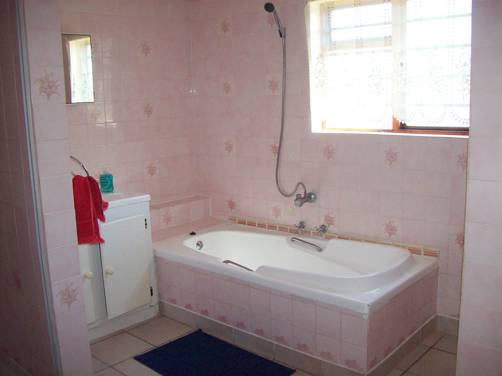 5 Bed House in Gansbaai and surrounds photo number 10