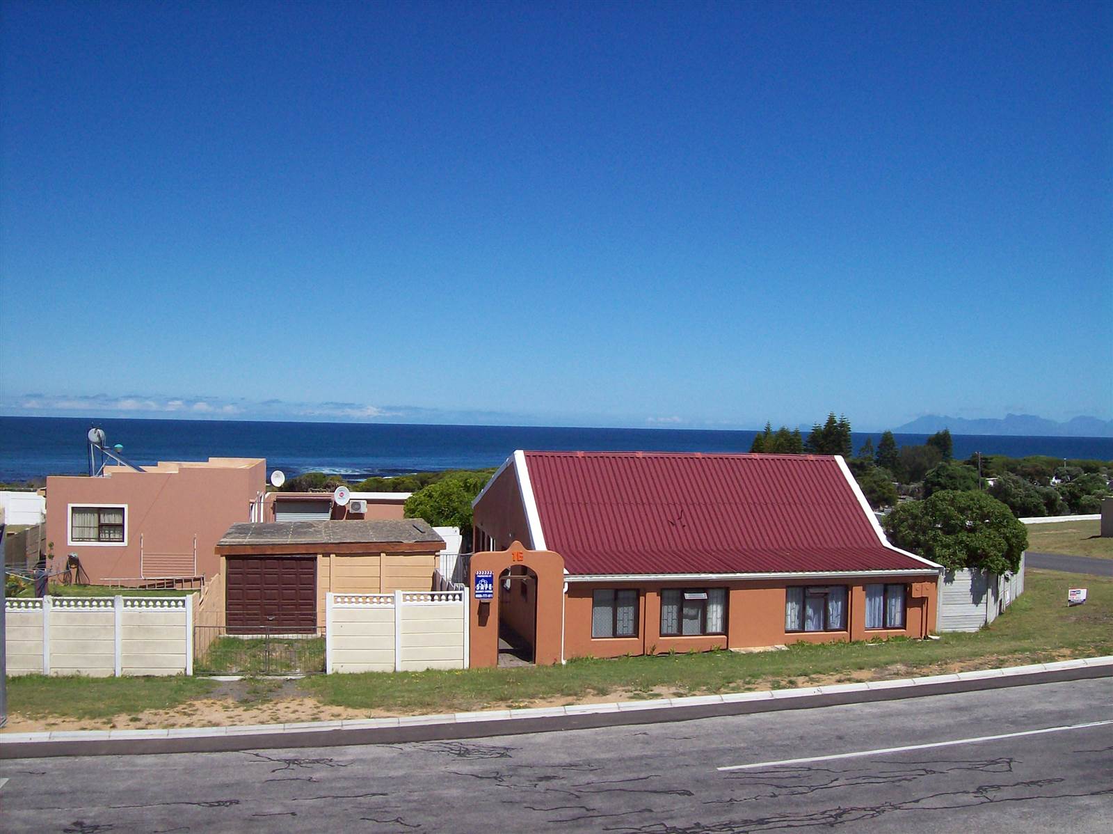 5 Bed House in Gansbaai and surrounds photo number 1