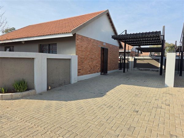 2 Bedroom Townhouse 2 Bedroom Townhouse