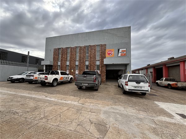 400  m² Industrial space in North End