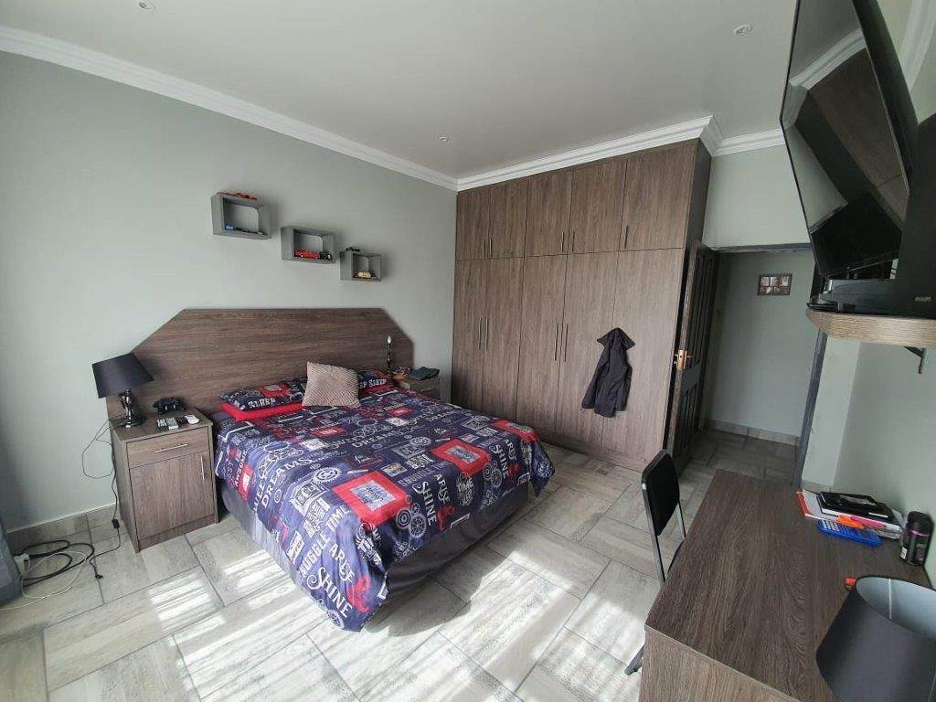 5 Bed House in Bloemfontein photo number 15