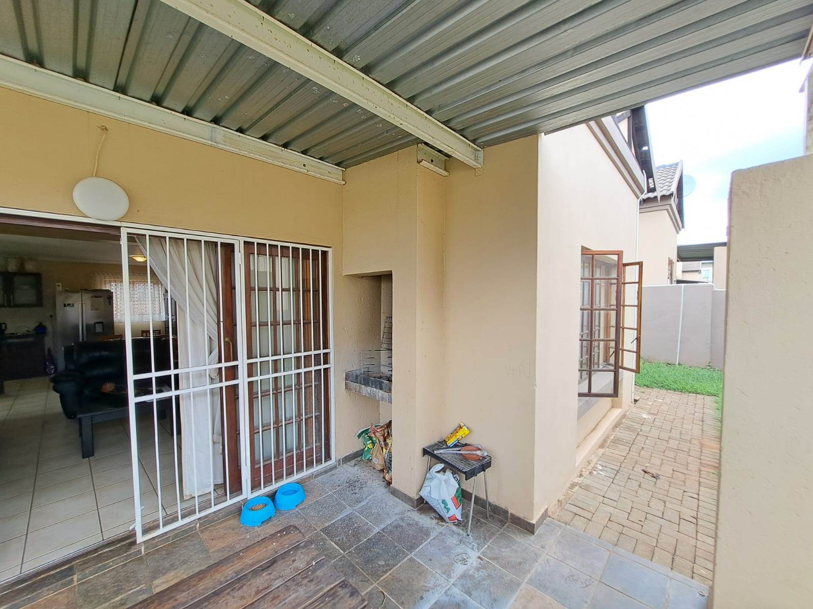 2 Bed Townhouse in Waterval East photo number 2