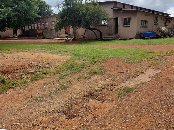 2.4 ha Farm 2.4 ha Farm