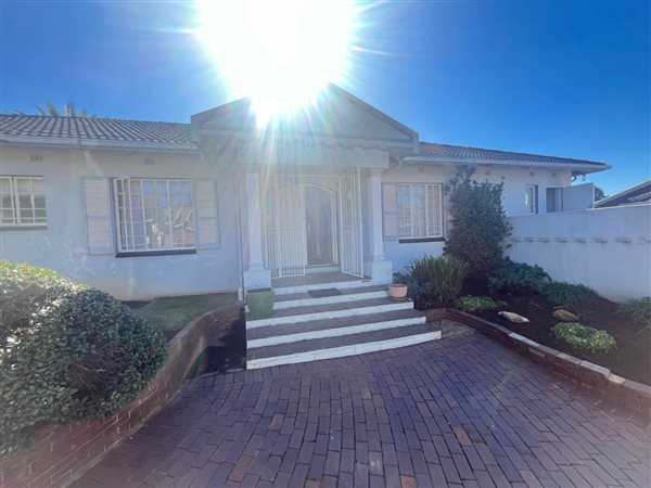 5 Bedroom House 5 Bedroom House