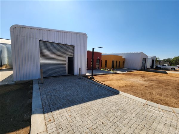 160  m² Commercial space