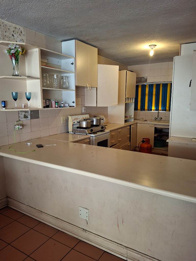 3 Bed Apartment in Vereeniging Central photo number 4