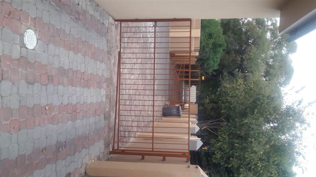 3 Bed House in Fourways photo number 11