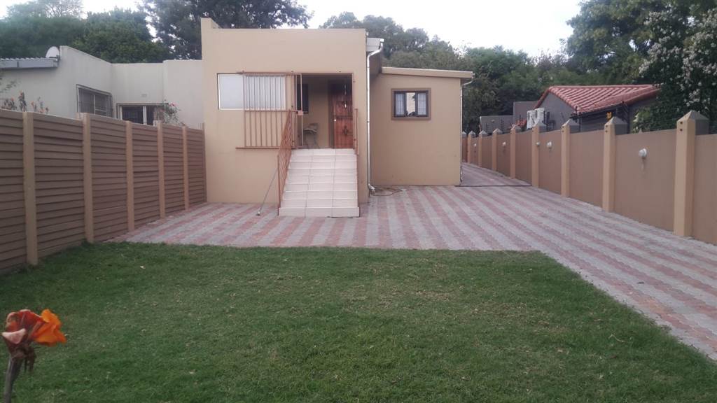 3 Bed House in Fourways photo number 12