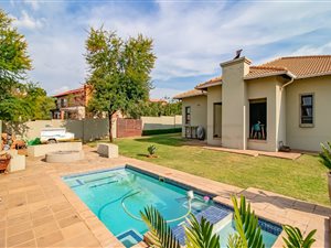 3 Bed House in Pebble Rock