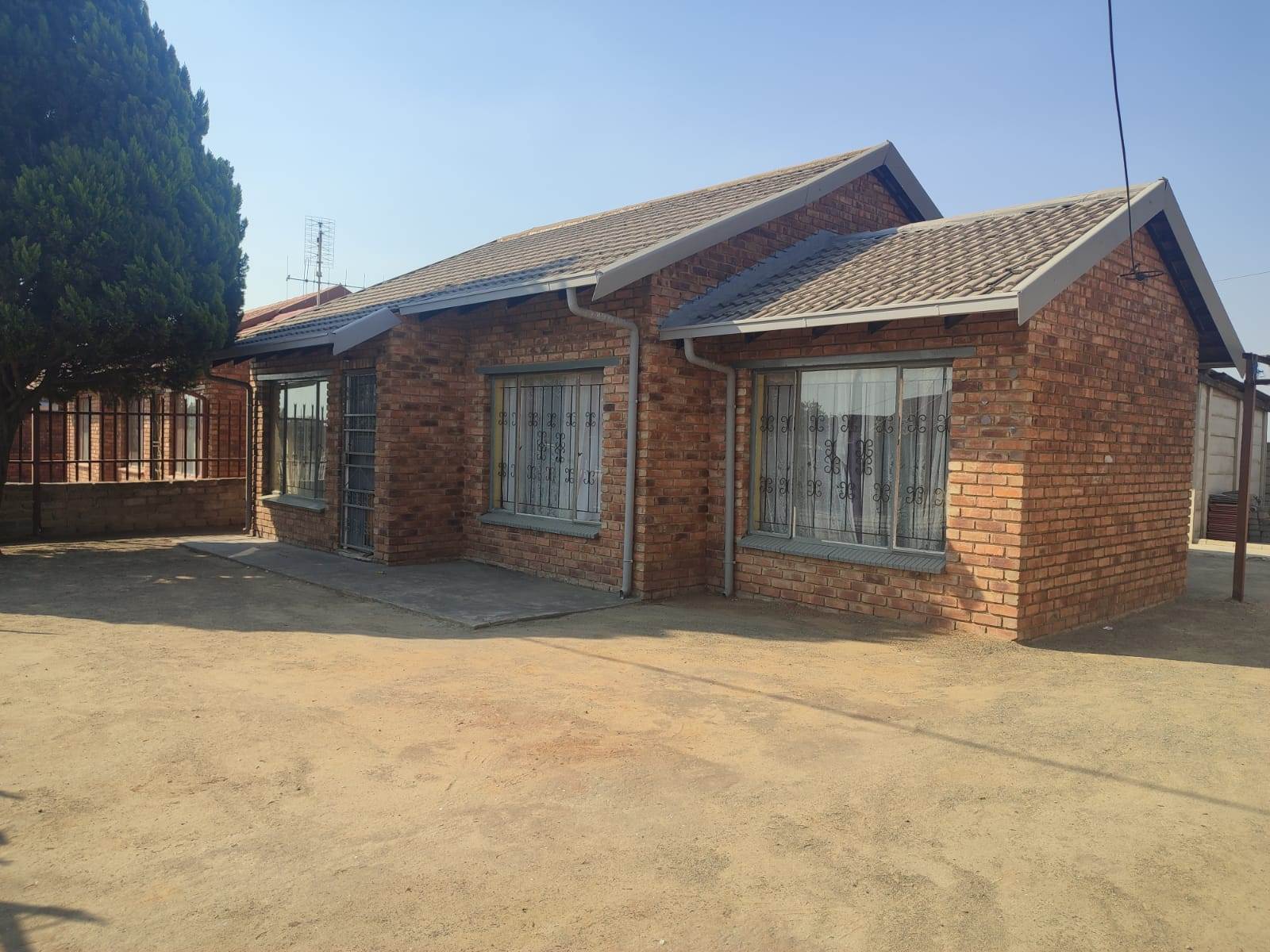 2 Bed House in Boitekong photo number 13